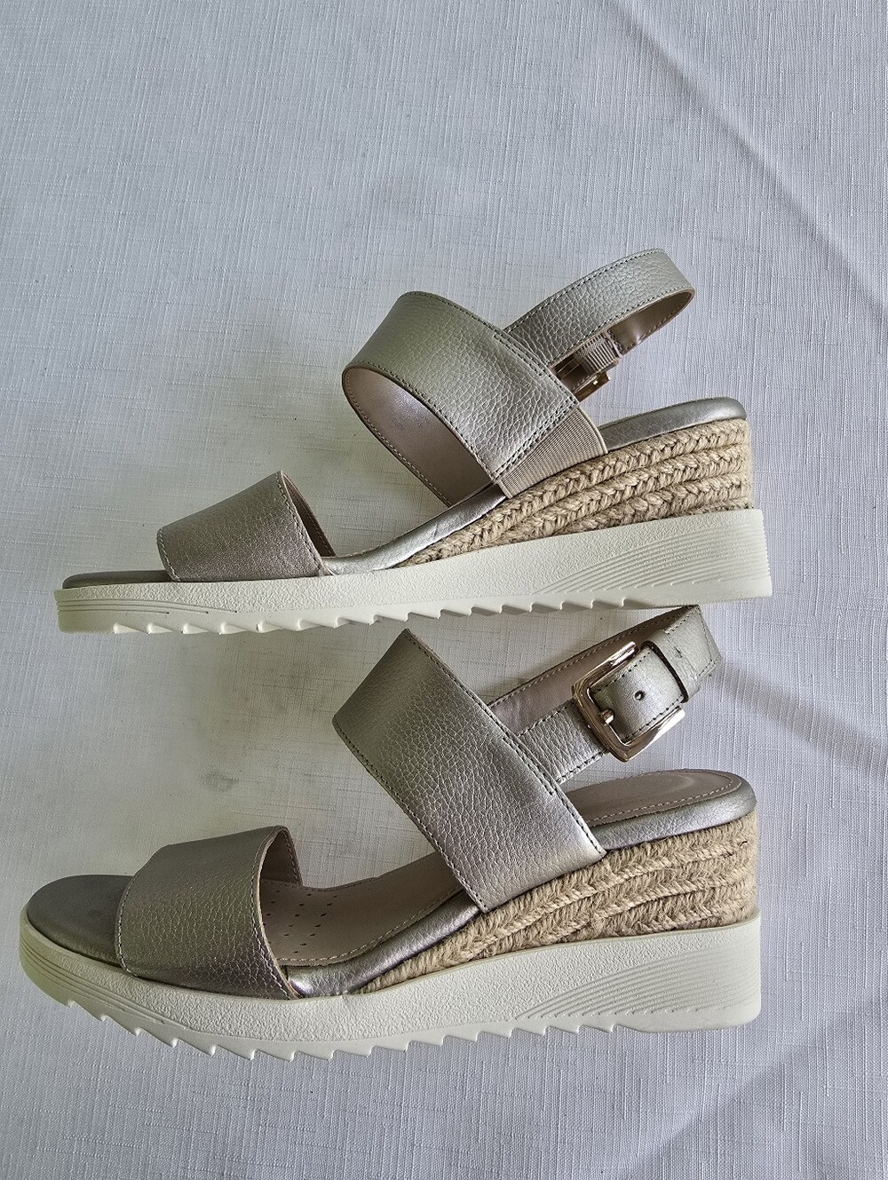 Easy Spirit Metallic Champagne Wedge Sandals 7